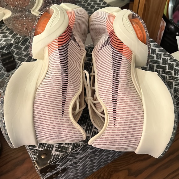 NWOB Nike Sneakers Ladies Size 9 - Picture 6 of 10